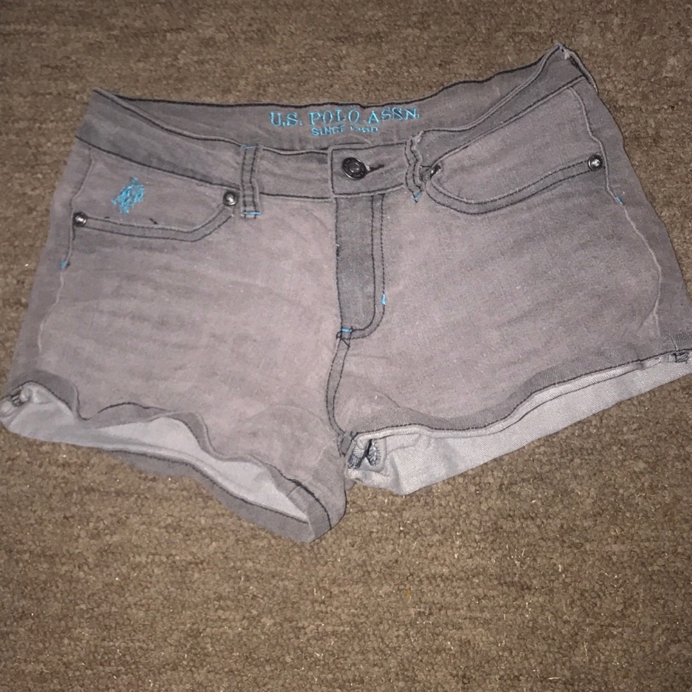 Polo assassin gray short shorts ✨.